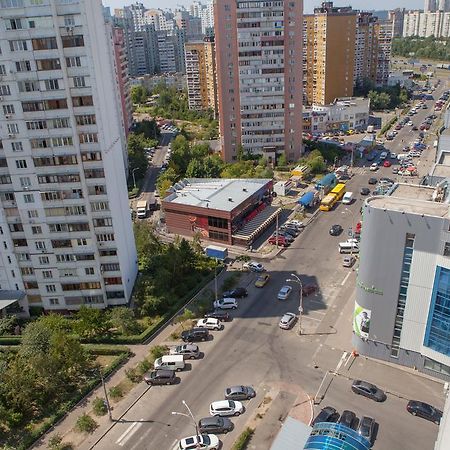 Apartment In 2 Min From Poznyaky Metro Station 키예프 외부 사진