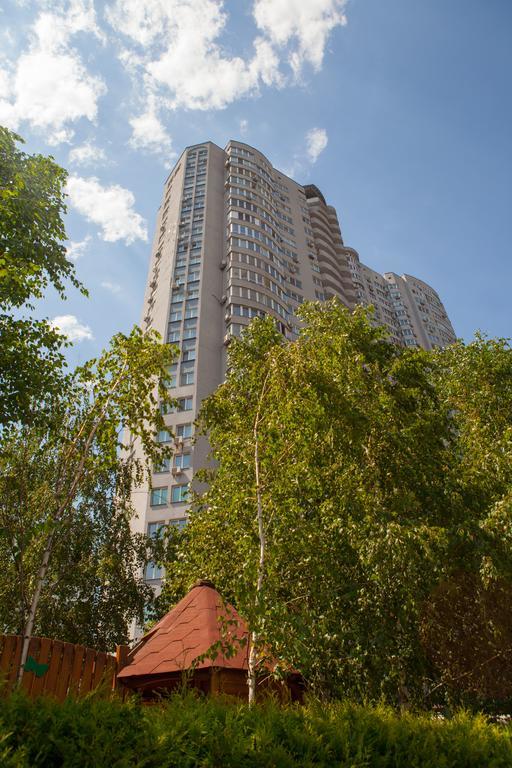 Apartment In 2 Min From Poznyaky Metro Station 키예프 외부 사진