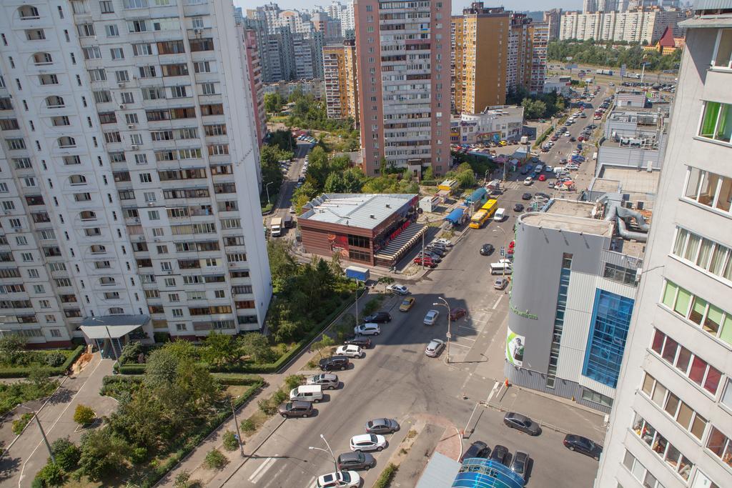 Apartment In 2 Min From Poznyaky Metro Station 키예프 외부 사진