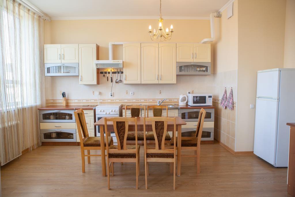 Apartment In 2 Min From Poznyaky Metro Station 키예프 외부 사진