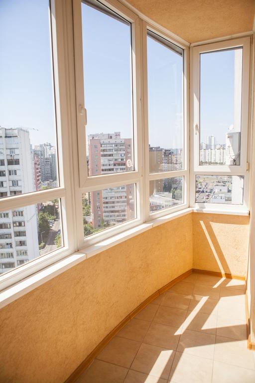 Apartment In 2 Min From Poznyaky Metro Station 키예프 외부 사진