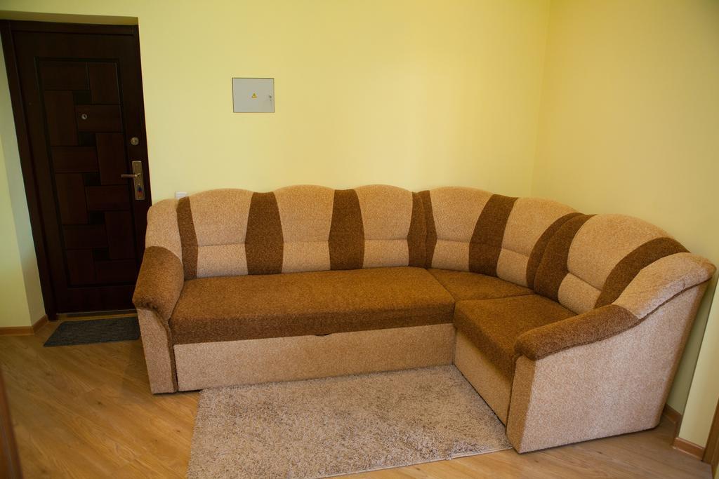 Apartment In 2 Min From Poznyaky Metro Station 키예프 외부 사진