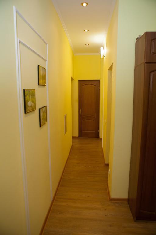 Apartment In 2 Min From Poznyaky Metro Station 키예프 외부 사진